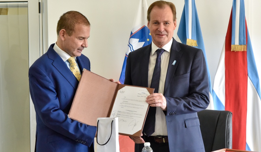 Interesa a Eslovenia incrementar la compra de miel y cítricos entrerrianos