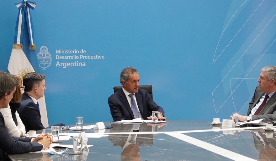 Scioli recibió a los representantes de Renault que presentaron plan para promover exportaciones