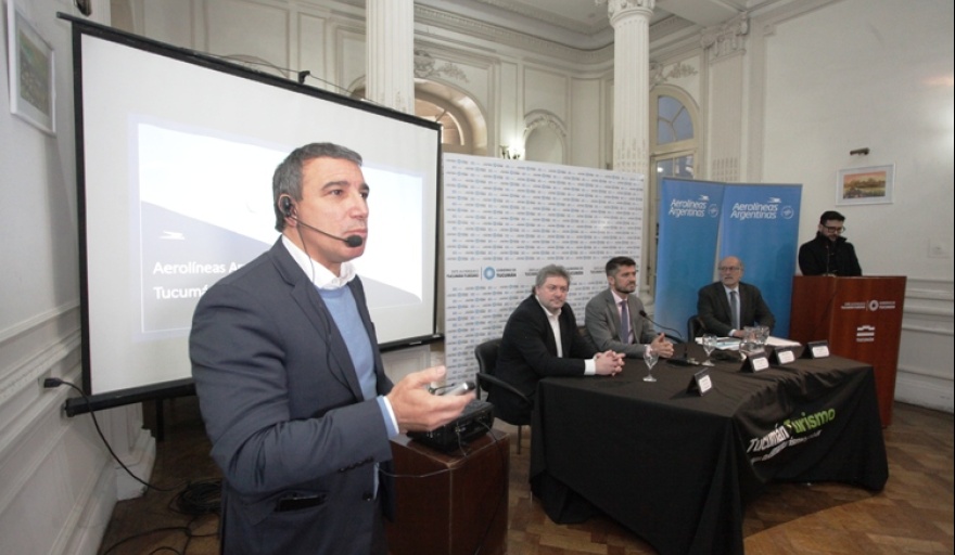 Ya opera el vuelo que une la capital de la provincia con San Pablo