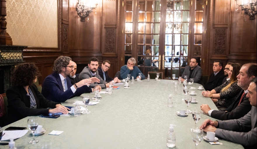 Cafiero recibió a empresas de alimentos que realizaron 850 reuniones de negocios en Brasil y Chile