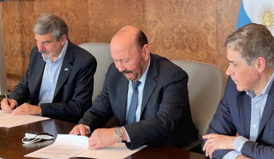 Insfrán firmó convenio con YPF Tecnología por energía renovables