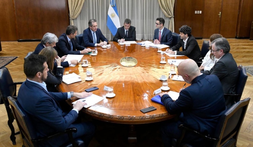 Massa se reunió con empresas de alimentos, bebidas e higiene personal