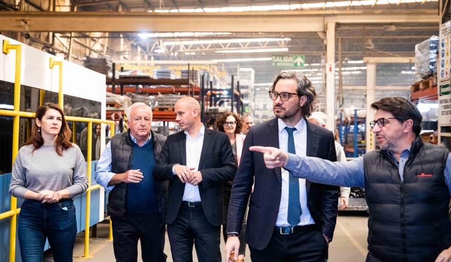 Cafiero visitó  la empresa Tromen que incrementa sus exportaciones y llega a 16 países