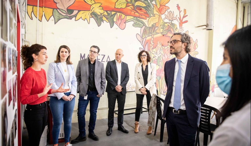 Cafiero visitó cooperativa de la economía popular que exportará resinas en alianza con empresa de Bahía Blanca