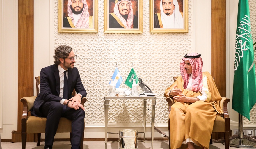 Cafiero en Arabia Saudita: Eje en aumentar las exportaciones y atraer inversiones en sectores estratégicos
