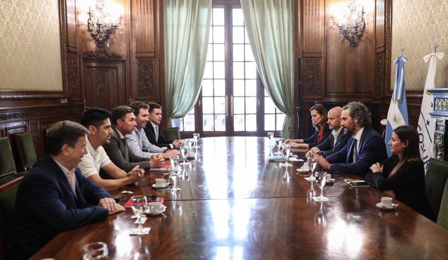 Cafiero recibió a la Cámara Argentina de Fabricantes de Maquinaria Agrícola y remarcó la importancia del desarrollo exportador de las empresas argentinas
