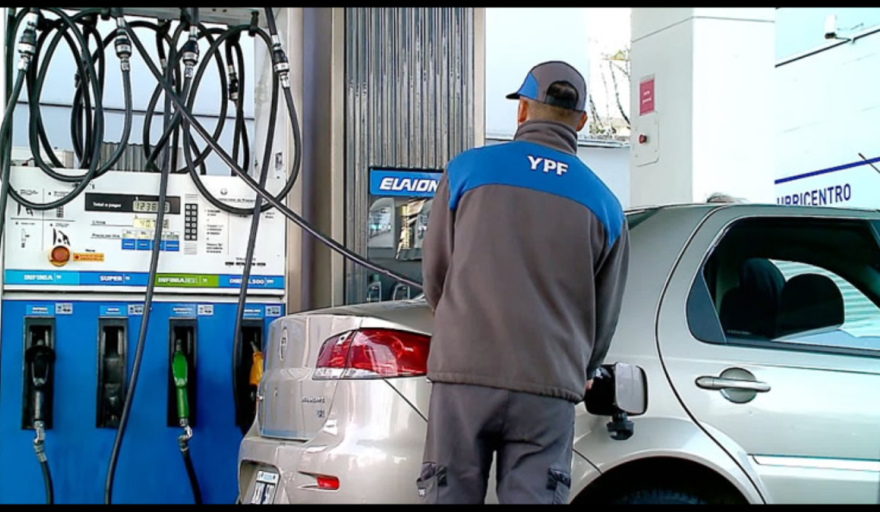 YPF se sumó al aumento e incrementó sus combustibles un 4 por ciento