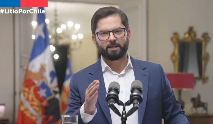 Boric anunció la creación de una empresa estatal para la explotación del litio en Chile