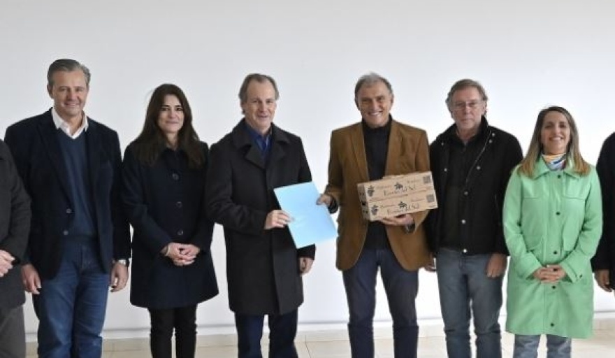 El gobierno de Entre Ríos entregó un aporte para la producción de arándanos