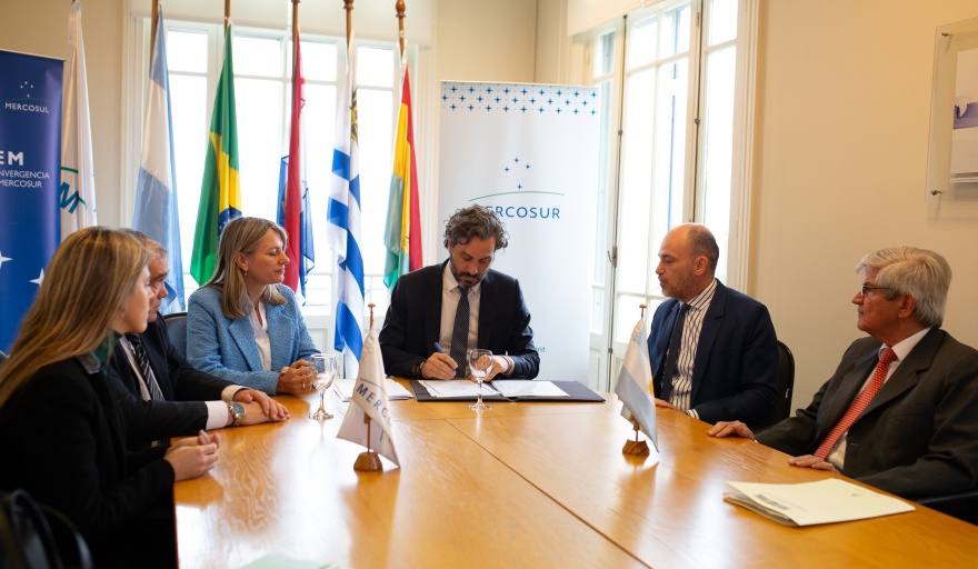 Cafiero obtiene financiamiento por 44 millones de dólares para las economías regionales de Entre Ríos, Corrientes y Misiones