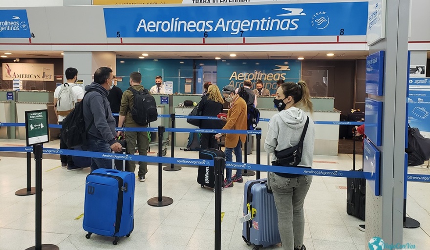 El Gobierno autorizó la cesión de acciones de Aerolíneas Argentinas y Austral a los empleados