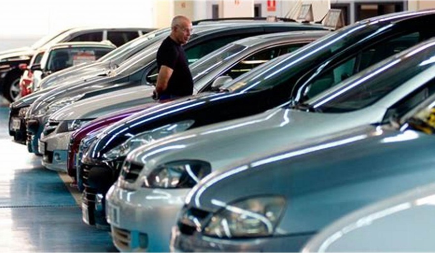Bajó más del 18% interanual el patentamiento de autos