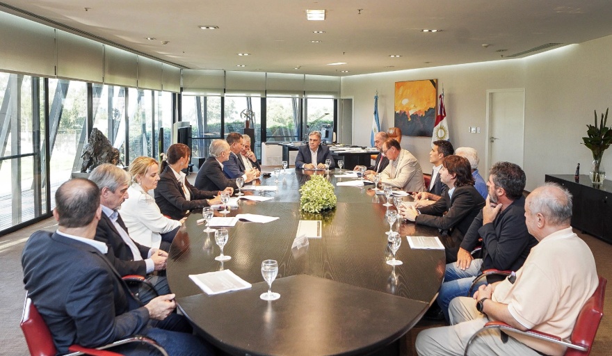 Llaryora y Del Re destacaron el potencial del sector metalúrgico que genera más de 1 millón de puestos de trabajo