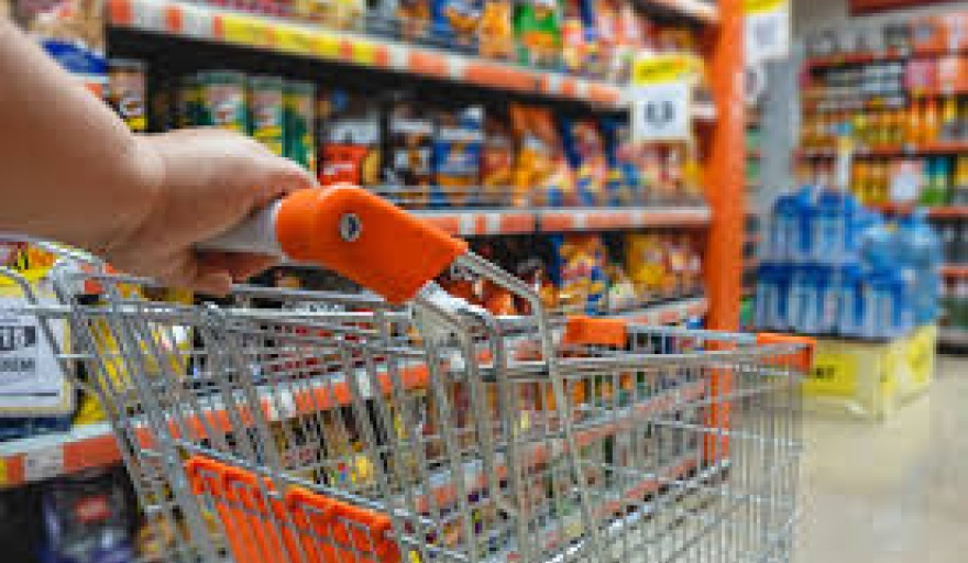 Leve suba del consumo en abril, tras 15 meses de caída