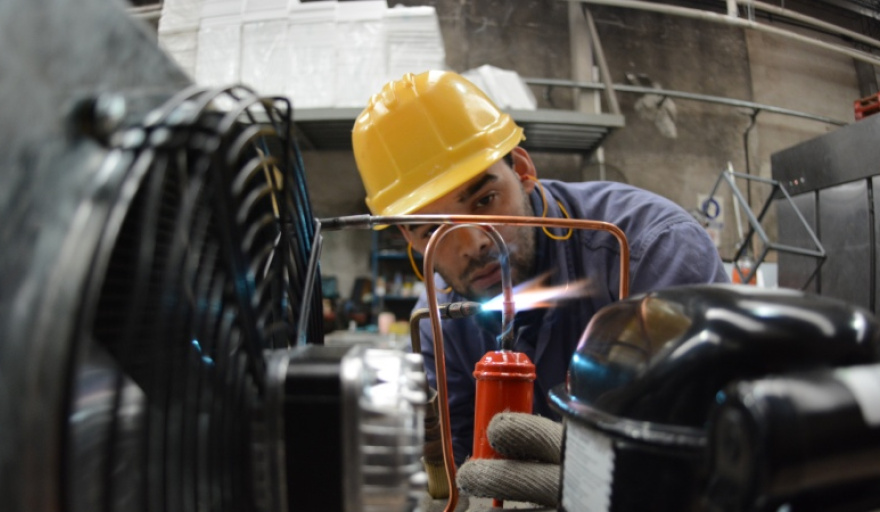 La industria creció 5,8%, pero todavía no alcanza a producciones medias históricas