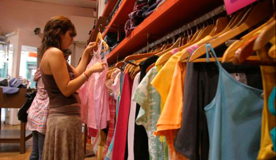 La venta de ropa cayó 7,7% interanual en el tercer bimestre del año