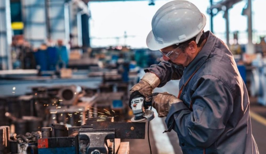 Creció el empleo privado, mejoró el salario y cayó la conflictividad laboral en junio, según el Gobierno