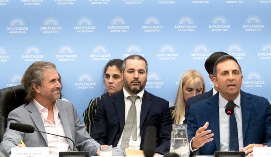 Cordero defiende eliminar intermediación en planes sociales y apuesta a la reforma laboral para generar empleo