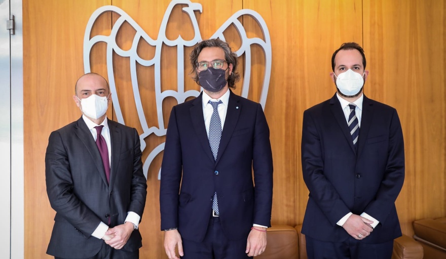 Cafiero se reunió en Roma con industriales italianos
