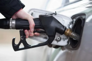 Las ventas de combustibles en marzo registraron la mayor caída en 37 meses