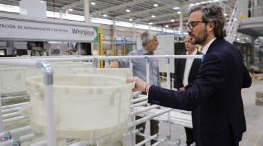 Cafiero visitó planta de Whirlpool que planifica exportar por 50 millones de dólares