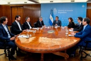 Acuerdan que la suba de combustibles no pasará del 4% mensual
