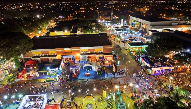 Empresas locales  exponen productos y servicios en la feria Expocruz de Bolivia