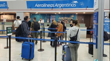 El Gobierno autorizó la cesión de acciones de Aerolíneas Argentinas y Austral a los empleados