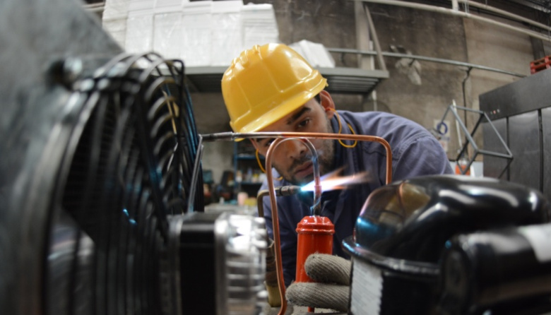 La industria creció 5,8%, pero todavía no alcanza a producciones medias históricas