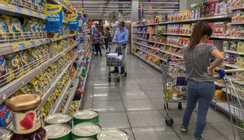 A pesar de la suba mensual, el consumo masivo sigue sin repuntar: cayó 4,3% interanual en julio