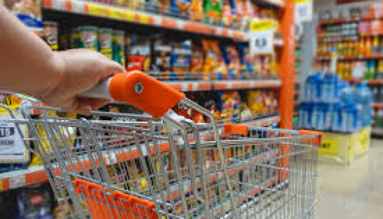 El consumo cayó 1,9% en agosto con retracción de ventas en kioscos, almacenes y farmacias