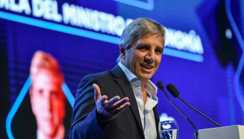 Caputo defendió la ampliación de las bandas cambiarias y anticipó un 2026 de fuerte crecimiento