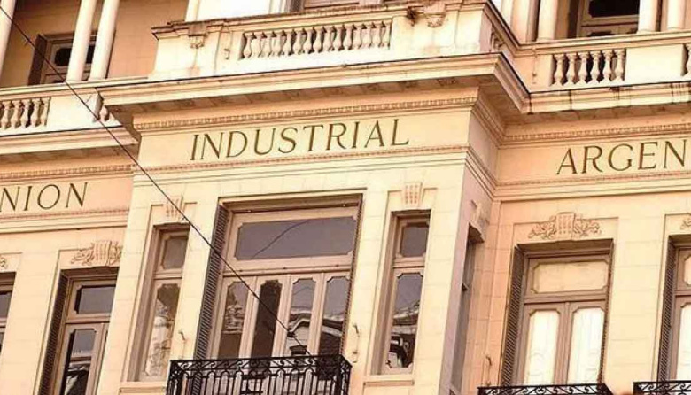 Desde la UIA insisten en el costo impositivo