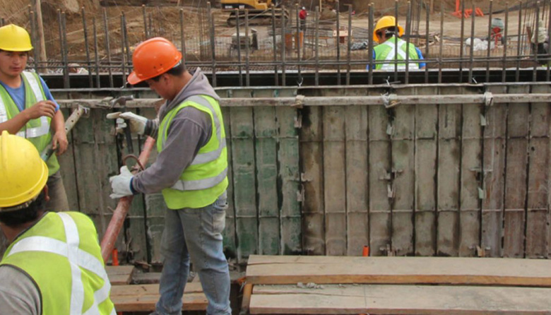Al igual que la construcción, la industria repuntó en marzo y cortó una racha de ocho meses a la baja