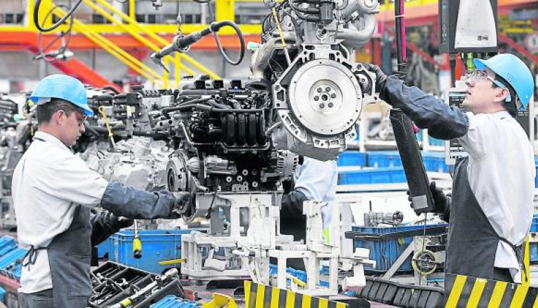 En mayo volvió a caer la industria, pero hay señales de rebote