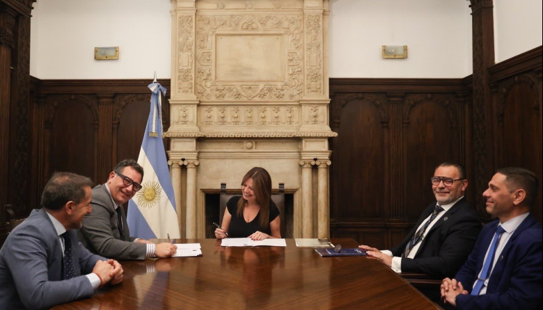 ADIMRA y Capital Humano firmaron un convenio para formar soldadores con simuladores de realidad aumentada