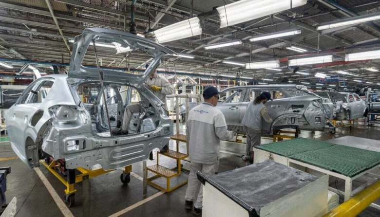 Stellantis frena la producción de sus pick-ups en Córdoba por una fuerte caída en la demanda