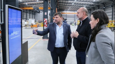 Perotti visitó empresa basada en la industria 4.0