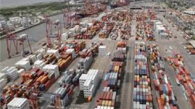 Caputo anunció que se eliminarán los derechos de exportación a productos industriales
