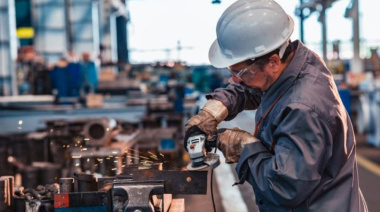 Creció el empleo privado, mejoró el salario y cayó la conflictividad laboral en junio, según el Gobierno