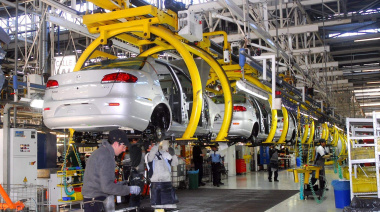 La industria anticipa otro retroceso en mayo: habría sido del 5% y agudiza la situación del sector