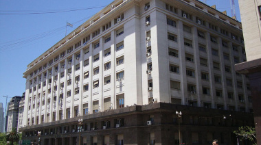 El Gobierno oficializó la flexibilización de los créditos en dólares para empresas no exportadoras