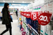 Crece el consumo por tercer mes consecutivo, sostenido por comercios de cercanía