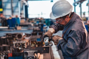 Creció el empleo privado, mejoró el salario y cayó la conflictividad laboral en junio, según el Gobierno