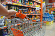 El consumo cayó 1,9% en agosto con retracción de ventas en kioscos, almacenes y farmacias