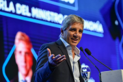 Caputo defendió la ampliación de las bandas cambiarias y anticipó un 2026 de fuerte crecimiento