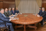 La UIA se reunió con Luis Caputo y reclamó medidas urgentes para aliviar la crisis industrial y PyME