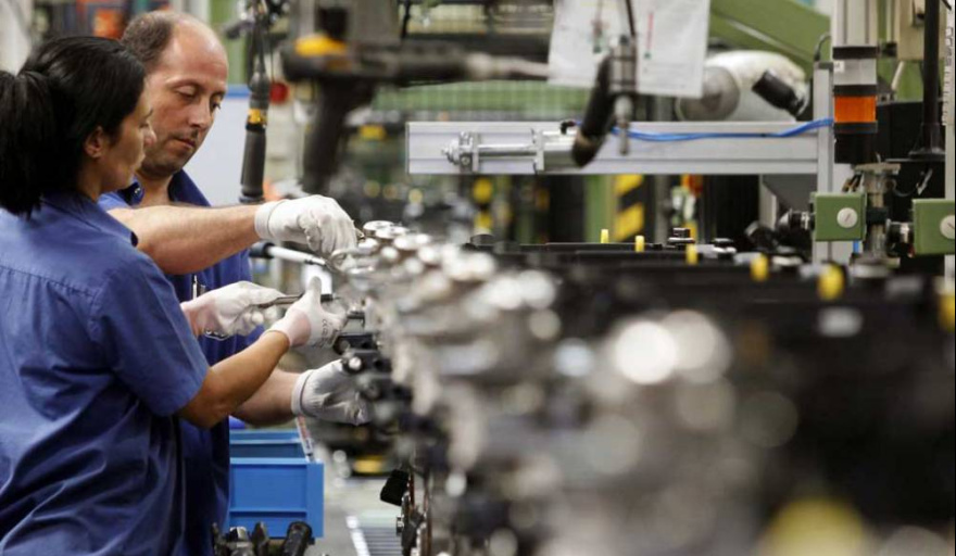 La triple crisis que jaquea a las pymes: no venden, pierden contra los importados y echan gente